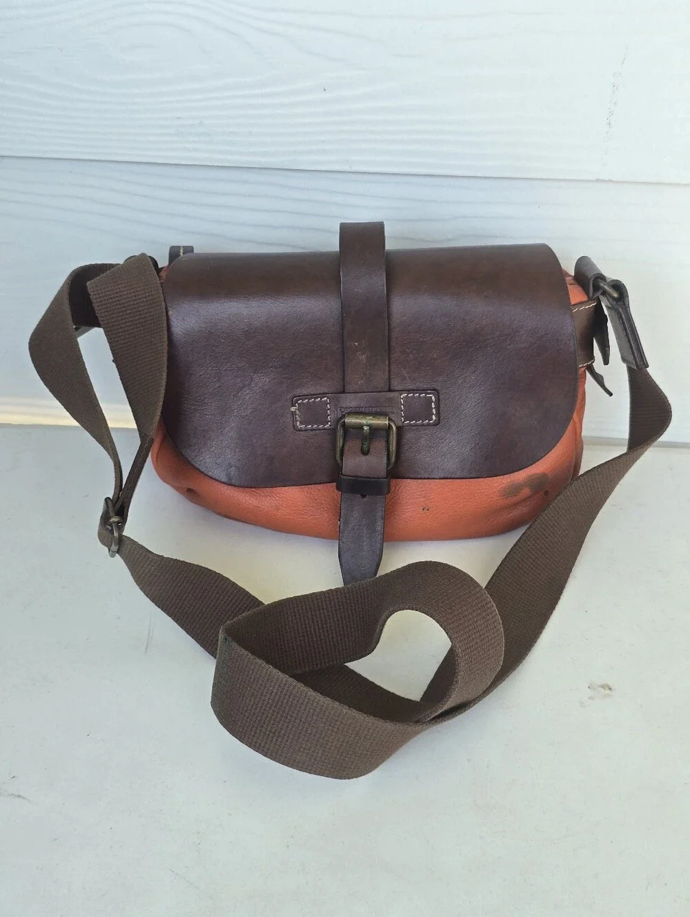 Dooney & Bourke Italy Leather Crossbody Messenger Bag Vintage Old Money Y2k